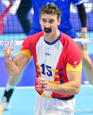 러셀 ‘주먹을 불끈’[포토]