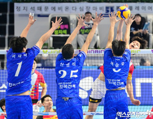 정한용 ‘1 VS 3’[포토]