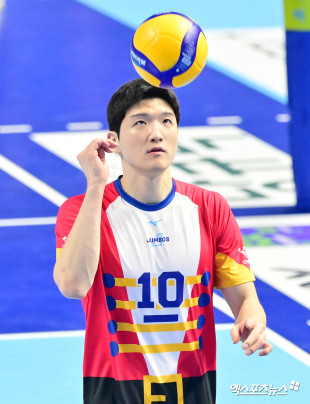 정지석 ‘서브 준비’[포토]