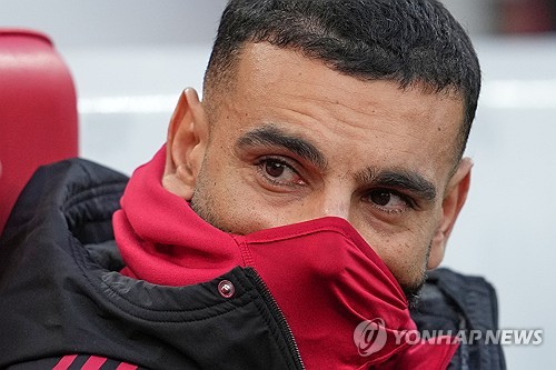 영국 공영방송 BBC는 20일(한국시간) 리버풀 공격수 모하메드 살라가 최근 폭언을 한 후 팀 동료들에게 사과했다고 보도했다. 살라는 최근 3경기 연속 벤치에서 경기를 시작하자 인터뷰를 통해 공개적으로 불만을 일으키면서 많은 비판을 받았다. 이후 리버풀 미드필더 커티스 존슨는 살라가 최근 자신의 인터뷰 건에 대해 동료들에게 사과했다고 밝혔다. 연합뉴스