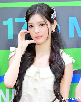 하츠투하츠 유하 ‘심장 박동 올라가는 눈맞춤’[엑's HD포토]