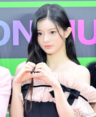 아일릿 민주 ‘어깨라인 드러낸 드레스’[엑's HD포토]