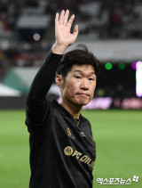 "손흥민보다 박지성…PARK, 한국의 베컴 같아"→맨유 레전드도 깜짝 놀라 "TV 켜면 모든 광고에 PARK 나와"