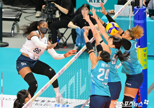 모마 ‘강력한 스파이크’[포토]