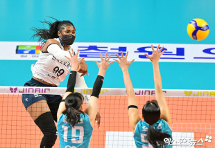 모마 ‘마스크 투혼’[포토]