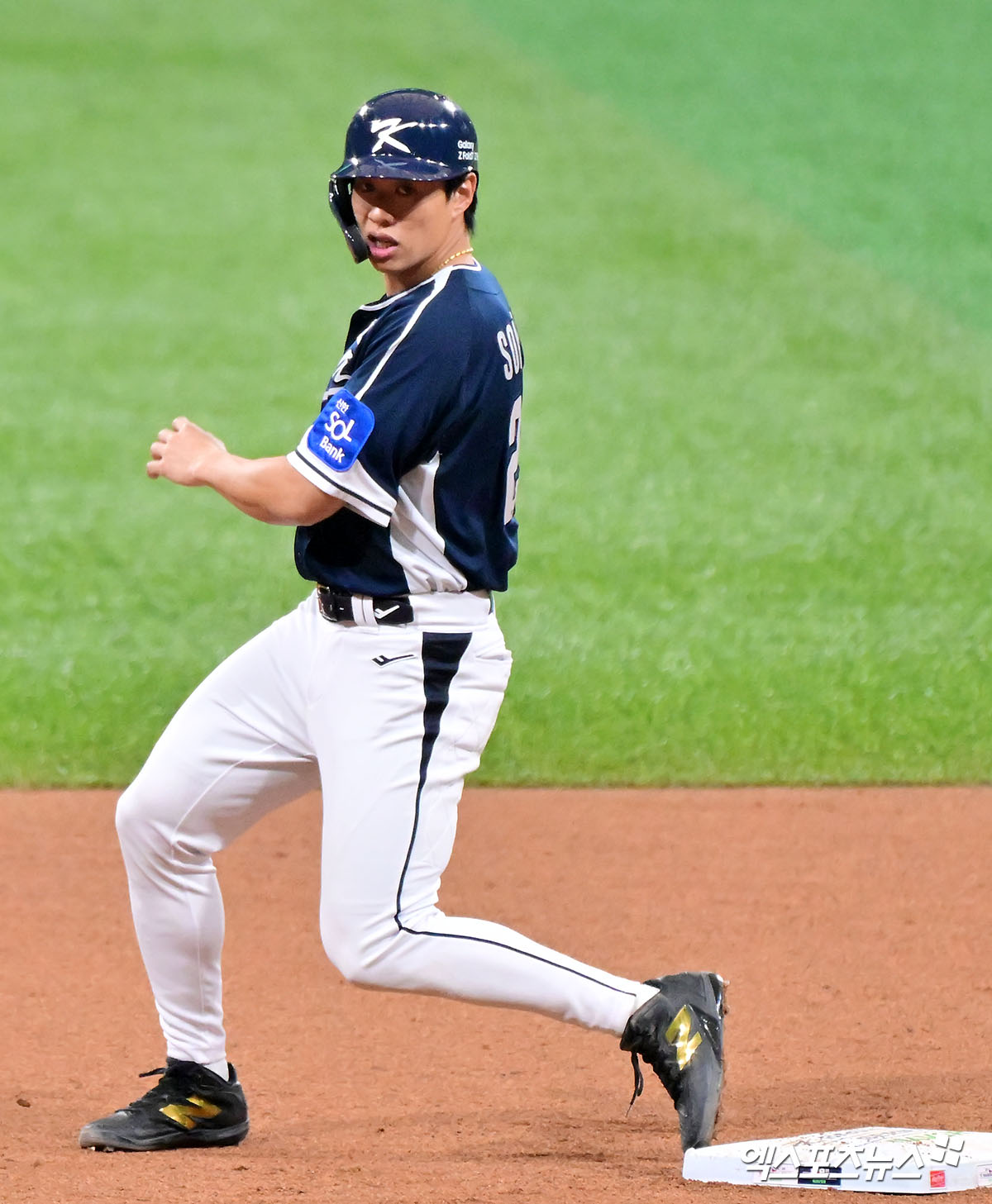 9일 오후 서울 구로구 고척스카이돔에서 열린 '2025 NAVER K-BASEBALL SERIES' 대한민국과 체코의 평가전 경기, 3회초 1사 1,3루 대한민국 송성문이 2루 도루에 성공하고 있다. 엑스포츠뉴스 DB