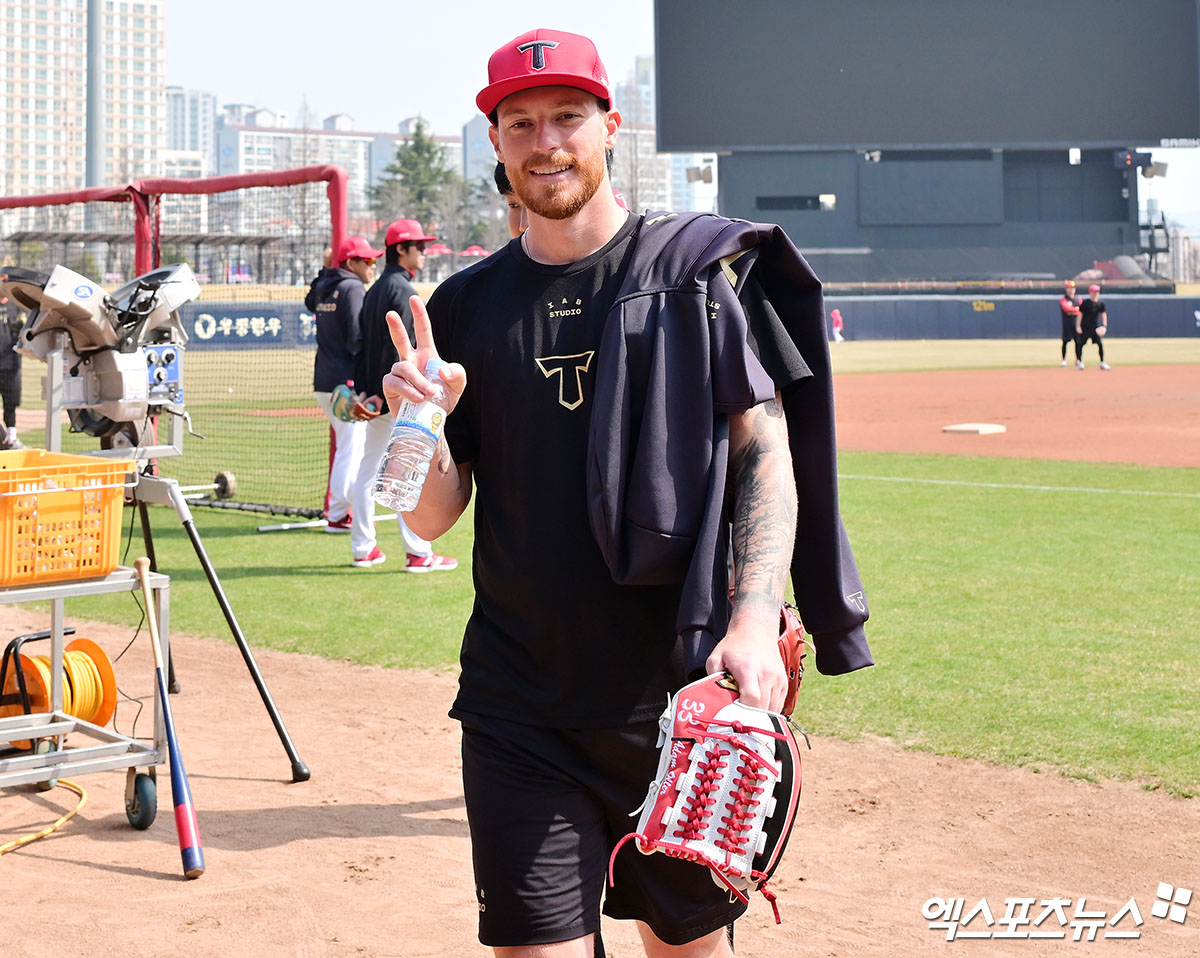 23일 오후 광주기아챔피언스필드에서 열리는 '2025 신한 SOL Bank KBO리그' NC 다이노스와 KIA 타이거즈의 경기, KIA 올러가 포즈를 취하고 있다. 엑스포츠뉴스 DB