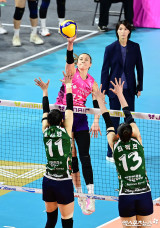 레베카 '높이로 압도'[포토]