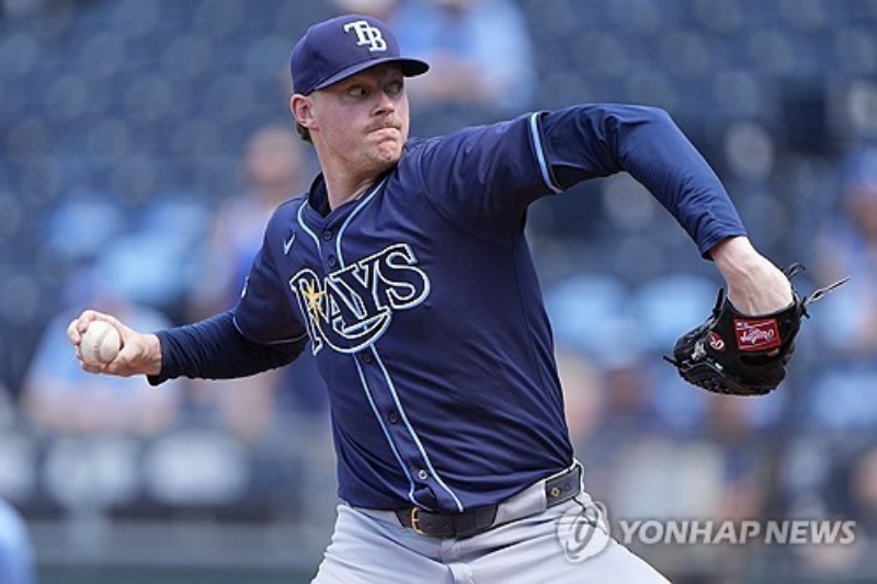 마이애미 말린스가 우완투수 페어뱅크스와 1년 총액 1300만 달러(약 188억원) 계약에 합의했다. 이번 계약에는 계약금 100만 달러, 등판 수에 따른 인센티브 100만 달러가 포함됐다. 만약 마이애미가 페어뱅크스를 트레이드할 경우에는 보너스 50만 달러를 지급한다. AP 연합뉴스