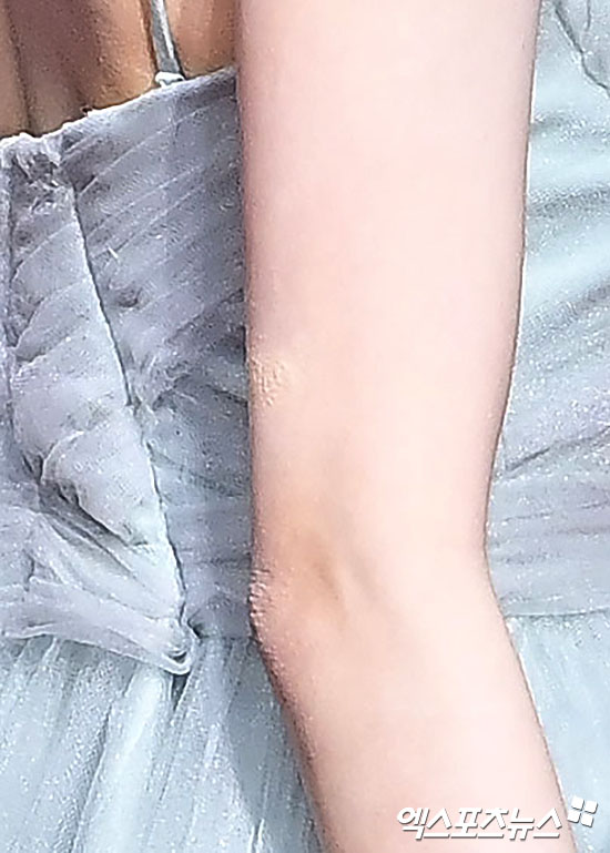 지워지지 않은 타투 자국