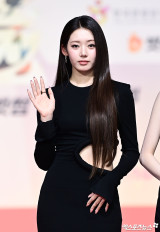 베이비몬스터 로라 '과감한 절개 의상'[엑's HD포토]