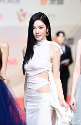 에스파 닝닝 '눈 둘 곳 없는 드레스 패션'[엑's HD포토]