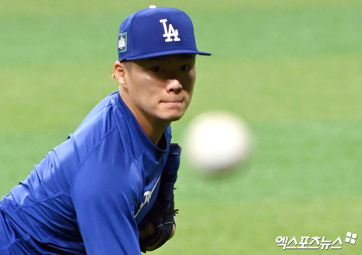 16일 오후 서울 구로구 고척스카이돔에서 '2024 메이저리그 월드투어 서울 시리즈' LA 다저스 공식 훈련이 진행됐다.  LA 다저스 야마모토 요시노부가 훈련에 임하고 있다. 엑스포츠뉴스 DB