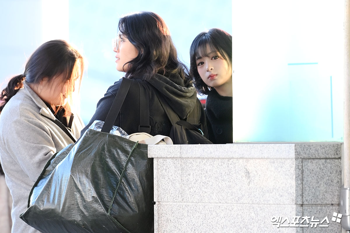 베몬 아현 '장난스럽게 빼꼼'