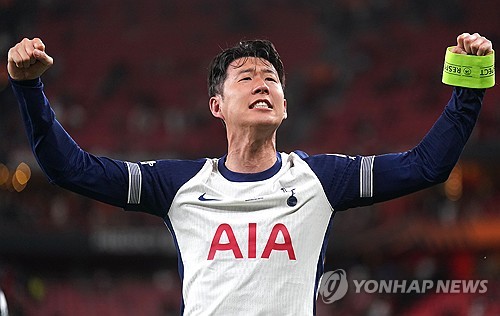 손흥민의 2024-2025시즌 유럽축구연맹(UEFA) 유로파리그 우승이 2025년 축구계 8대 기적 중 하나로 선정됐다. 하지만 이 우승은 기적이라기보다는 이미 예견된 일이었다. 지난 시즌 개막 시점이었던 2024년 8월, 전 세계가 점친 유로파리그 우승 0순위는 토트넘이었기 때문이다. 연합뉴스