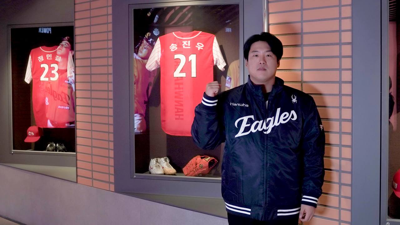 2025시즌 종료 후 KT 위즈에서 한화 이글스로 4년 총액 100억 원의 조건에 FA 이적한 강백호. 사진 한화 이글스