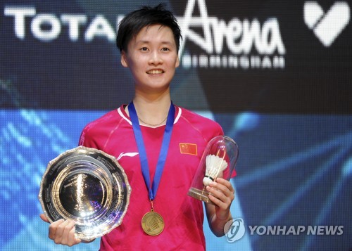 배드민턴 여자단식 최강 안세영이 세계 랭킹 1위 자리 사수에 초비상이 걸렸다. 2025년 최고의 한 해를 보냈음에도 불구하고, 해가 바뀌자마자 랭킹 포인트 산정 시스템으로 인해 순위가 교체될 위기에 직면했기 때문이다. 연합뉴스