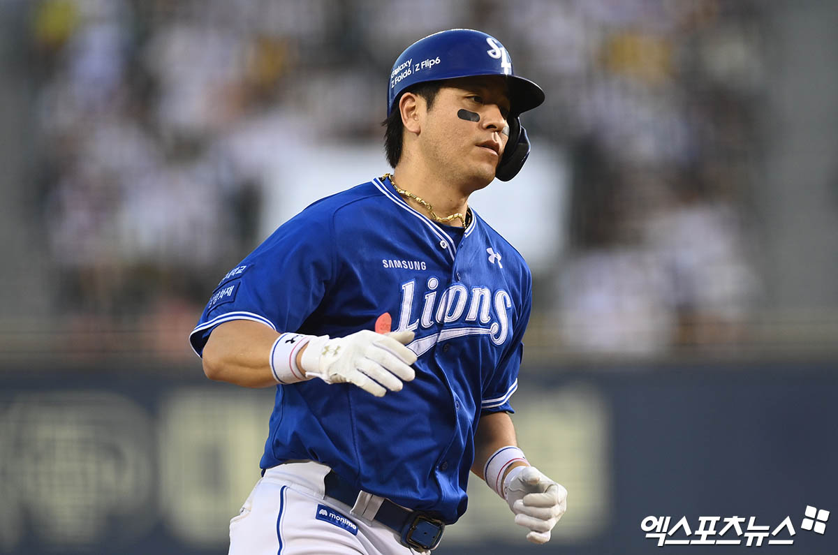 삼성 라이온즈 포수 강민호가 28일 계약기간 2년, 총액 20억 원의 조건에 FA 계약을 체결했다. 1999년 KBO리그에 FA 제도가 도입된 이후 처음으로 4번째 FA 계약을 이뤄낸 선수가 됐다. 사진 엑스포츠뉴스 DB