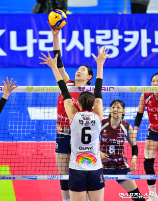 최정민 ‘살짝’[포토]