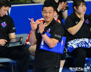 여오현 감독대행 ‘박수’[포토]