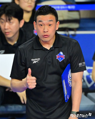 여오현 감독대행 ‘선수들에게 엄지 척’[포토]