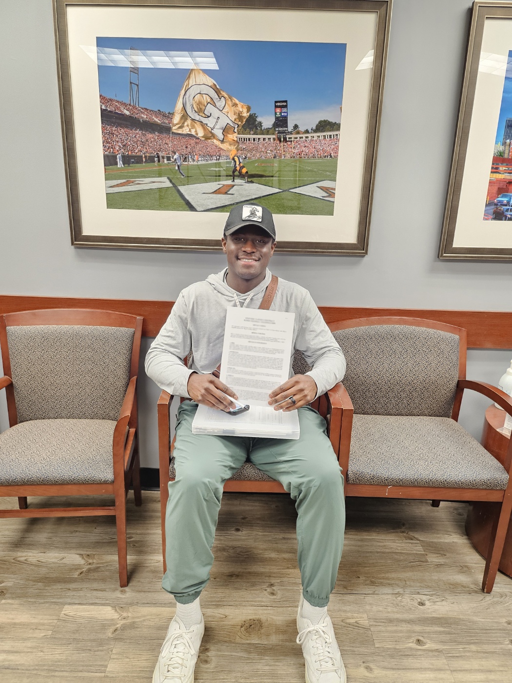 김원형 감독이 이끄는 두산 베어스가 2026시즌을 함께할 외국인 타자로 다즈 카메론을 영입했다. 두산 구단은 29일 카메론과 총액 100만 달러(약 14억원)에 계약했다고 공식 발표했다. 외국인 투수로는 2025시즌 1선발로 활약했던 잭 로그와 재계약, 2020시즌 한국시리즈 진출에 기여했던 크리스 플렉센의 복귀로 원투펀치 구성을 마친 가운데 외국인 타자 쿼터도 채워졌다. 두산 베어스