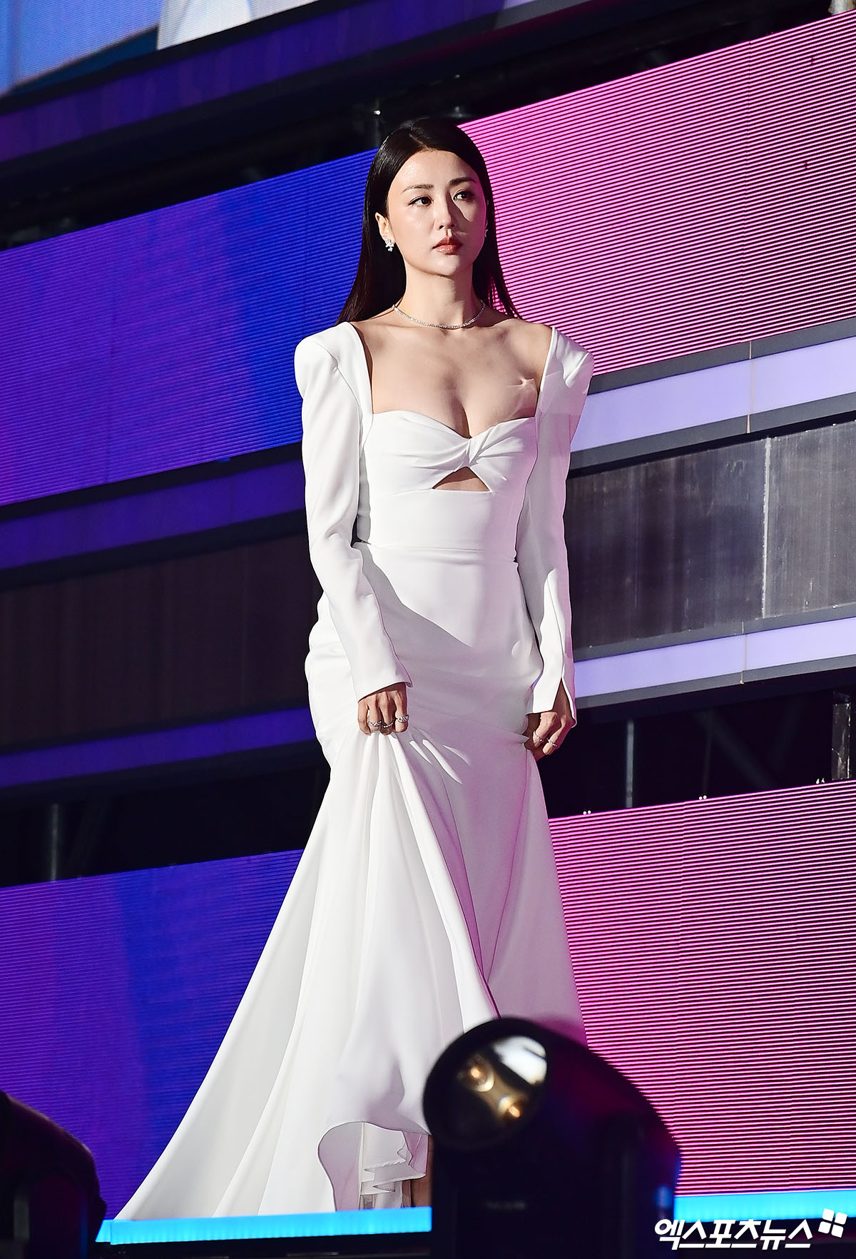 모두가 놀란 파격 드레스