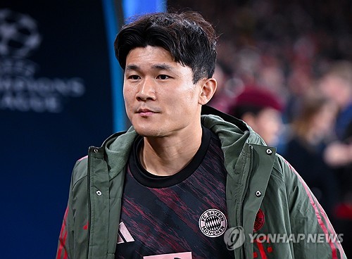 독일 현지에서 김민재를 향한 시선이 계속 엇갈리고 있다. 약 2만5000명의 바이에른 뮌헨 팬들이 참여한 2025년 바이에른 뮌헨 결산 투표에서 김민재는 올해의 실패작(Flop des Jahres) 부문 5위에 오르는 불명예를 안았다. 연합뉴스