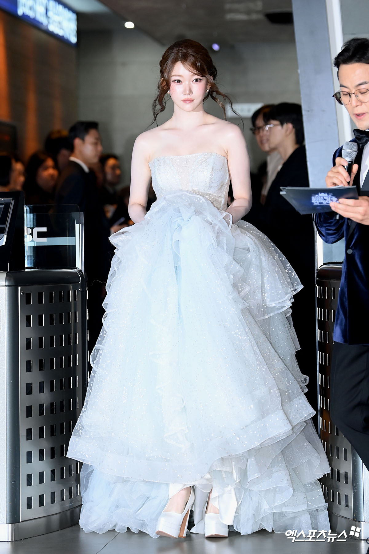 츠키 '동화 속 공주님 자태'