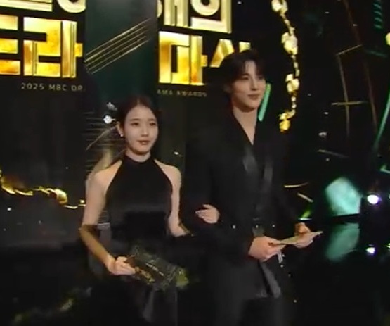 MBC 연기대상 아이유와 변우석.