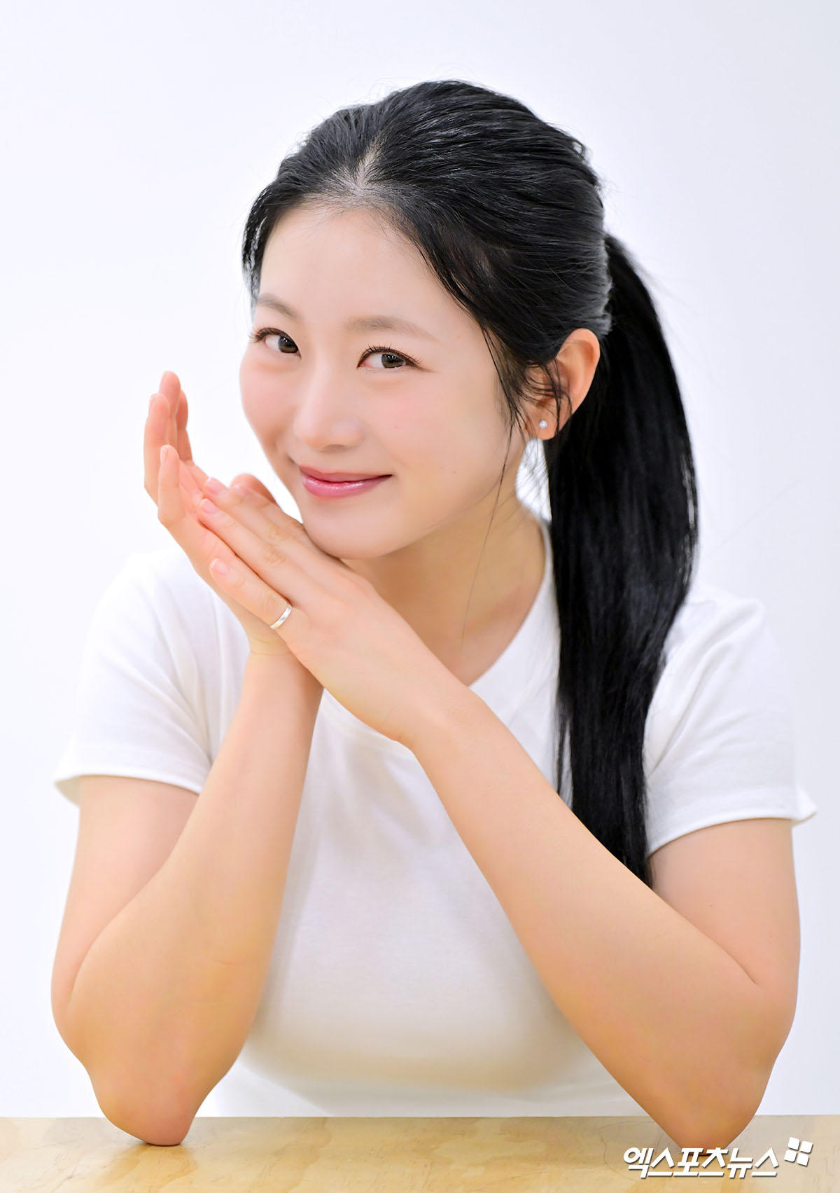 KLPGA 안소현 프로가 포즈를 취하고 있다.