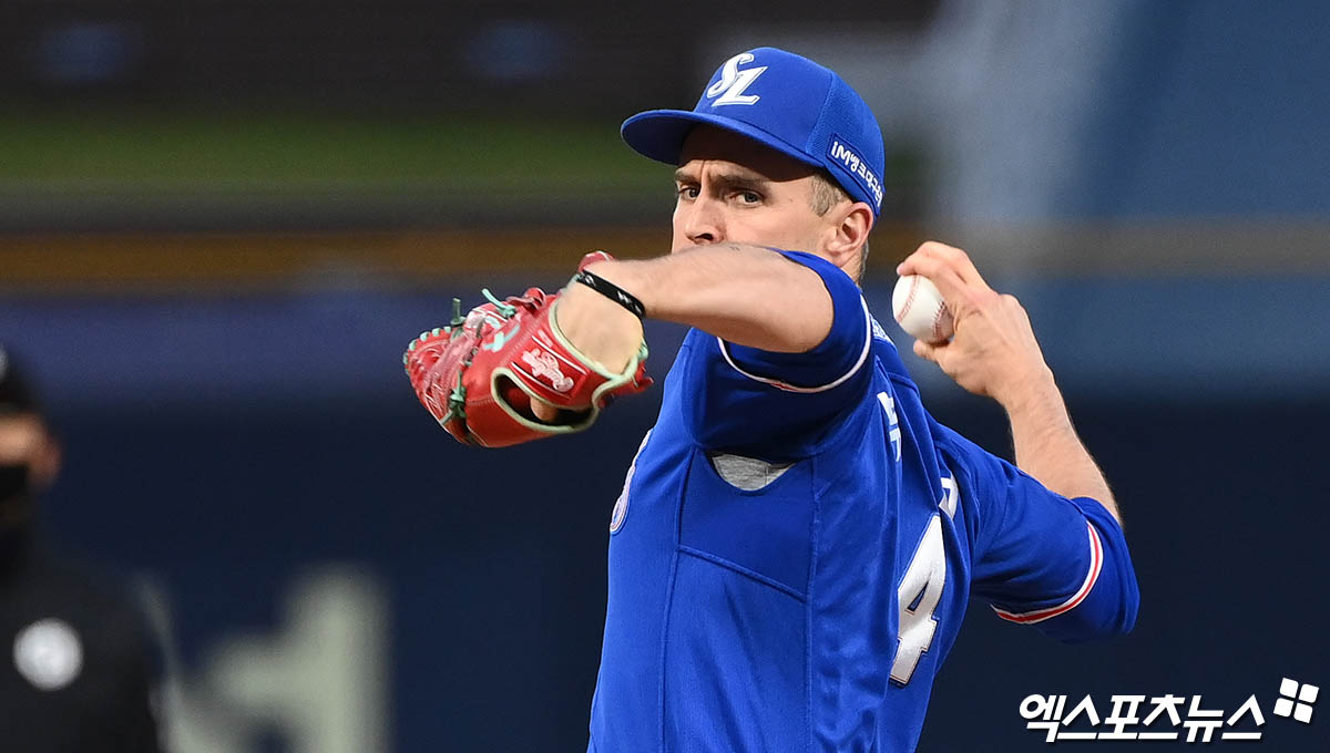 2023~2024시즌 KBO리그 롯데 자이언츠에서 뛰었던 미국 투수 애런 윌커슨이 2026시즌을 앞두고 대만프로야구(CPBL) 푸방 가디언스와 계약을 맺었다. 과거 삼성 라이온즈에서 뛰었던 데이비드 뷰캐넌과 비슷한 행보를 보이고 있다. 다만 전 소속팀의 보류권이 풀렸다는 점에서 향후 KBO리그 복귀가 비교적 자유로운 상황이다. 엑스포츠뉴스 DB