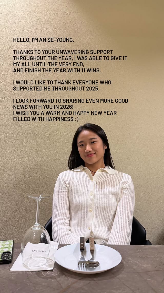 2025년 한 해 동안 최고의 활약을 펼친 안세영이 팬들에게 새해 인사를 전했다. 안세영은 31일 자신의 SNS에 '안녕하세요 안세영입니다. 한 해 동안 변함없는 응원을 보내주신 덕분에 끝까지 최선을 다할 수 있었고, 11승이라는 결과로 한 해를 마무리할 수 있었습니다'라고 적었다. 이어 '2025년 한 해 동안 응원해주신 모든 분들께 다시 한번 감사드립니다. 2026년을 맞아 더 좋은 소식들 여러분과 나눌 수 있기를 기대합니다. 새해에도 따뜻하고 행복한 일들만 가득하시길 빌겠습니다'라고 덧붙였다. 안세영 SNS