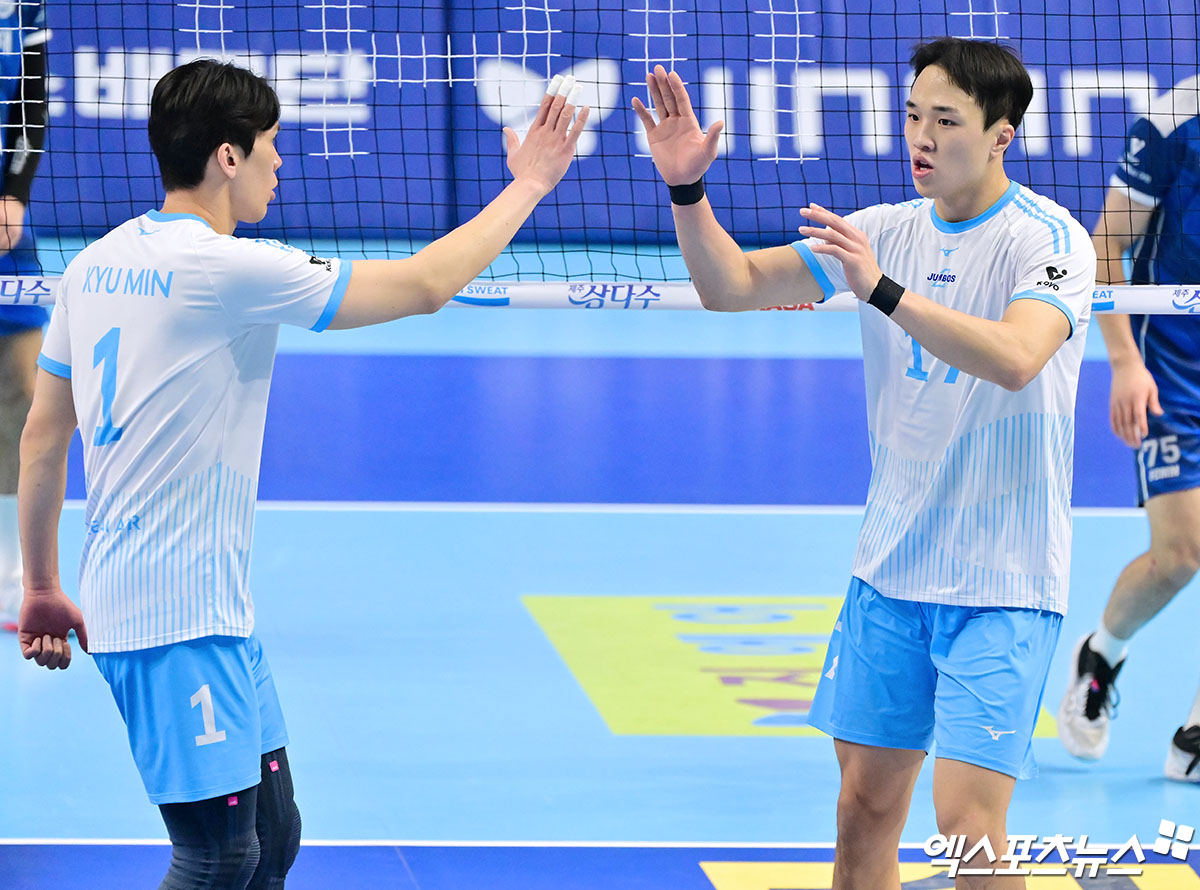 1일 오후 인천 계양체육관에서 열린 '진에어 2025-2026 V-리그' 대한항공과 삼성화재의 경기, 대한항공 임동혁이 득점 후 기뻐하고 있다. 인천, 김한준 기자