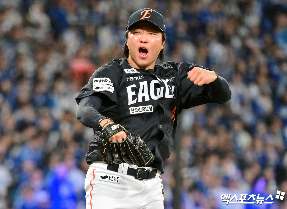 11월 초 2026 FA 시장 개장 뒤 1호 계약 박찬호(두산 베어스 이적)를 시작으로 10건의 FA 계약이 11월 내로 완료됐다. 12월 들어 최형우(삼성 라이온즈 이적)와 양현종(KIA 타이거즈 잔류)이 각각 이적과 잔류 소식을 알렸다. 이어 삼성 내부 FA 투수 김태훈과 이승현이 18일 동반 잔류 계약을 발표했다. 이후 10일간 잠잠했던 FA 시장은 28일 KBO리그 사상 첫 네 번째 FA 계약에 성공한 강민호 잔류 소식으로 2025년을 마무리했다. 그럼에도 여전히 자유계약선수(FA) 시장엔 조상우, 김범수, 김상수, 장성우, 손아섭 등 미계약자 5인이 남아 매서운 한파에 시달리고 있다. 엑스포츠뉴스DB