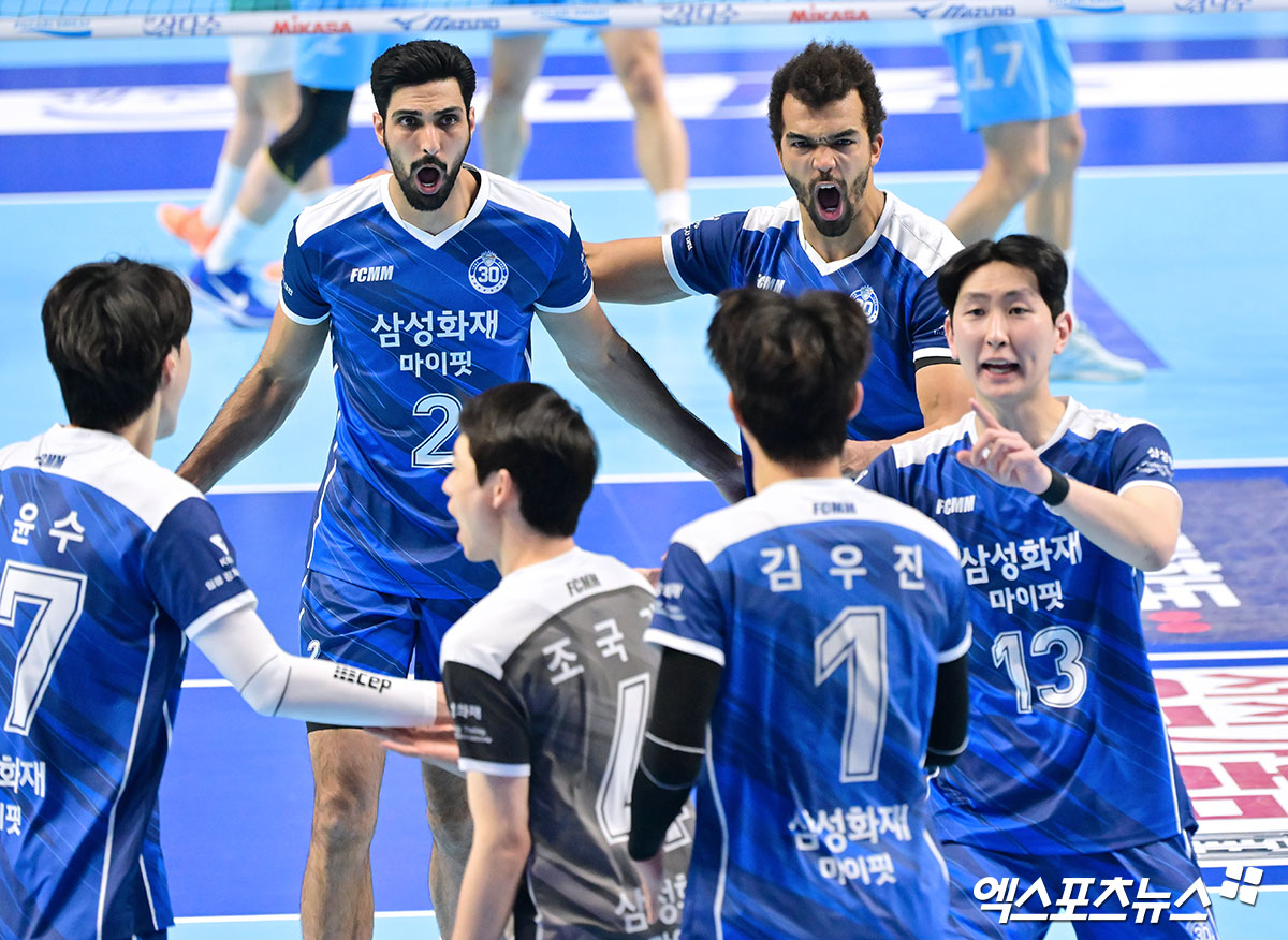 1일 오후 인천 계양체육관에서 열린 '진에어 2025-2026 V-리그' 대한항공과 삼성화재의 경기, 삼성화재 아히가 득점 후 기뻐하고 있다. 인천, 김한준 기자