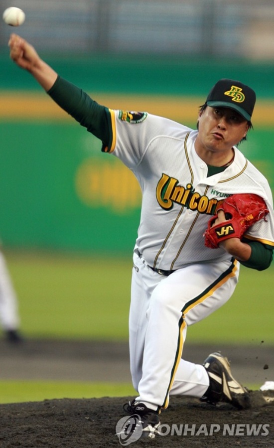 현대 유니콘스 왕조 일원이자 2006년 승률왕 출신인 전준호 전 코치가 폐암 투병 중 향년 50세로 별세했다. 전준호 전 코치는 2006시즌 30경기 등판 14승 4패 평균자책 3.39 호성적을 기록하는 동시에 승률 0.778로 승률왕에 올랐다. 연합뉴스