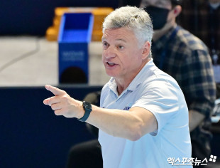 헤난 감독 ‘작전 지시’[포토]