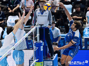 아히 ‘2명은 뚫을 수 있지’[포토]