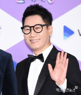 '홀대·농락 논란' 속…'무관' 지석진, 입 열었다 "응원 모두 보고있어, 더 큰 웃음 만들겠다" [엑's 이슈]
