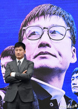 포즈 취하는 이정효 감독[포토]