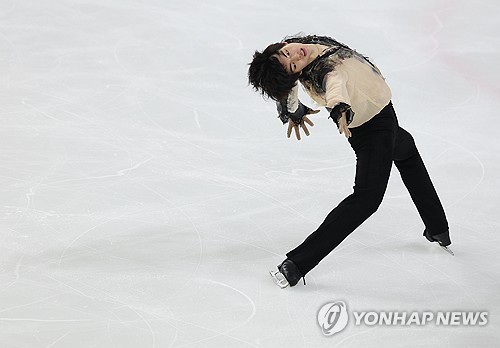 대한민국 피겨스케이팅 남자 싱글 간판 차준환(서울시청)은 3일 서울 목동아이스링크에서 열린 제80회 전국남녀 피겨 스케이팅 종합선수권대회 겸 국가대표 2차 선발전 남자 싱글 쇼트프로그램에서 기술점수(TES) 52.55점, 예술점수(PCS) 44.95점, 합계 97.50점을 기록했다. 2026 밀라노·코르티나담페초 동계 올림픽 출전권이 걸려 있는 2차 선발전에서 차준환은 중간 점수 353.22점을 기록해 올림픽 출전 자격이 있는 선수들 중 가장 높은 순위에 자리하면서 올림픽 참가에 청신호가 켜졌다. 연합뉴스