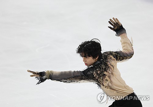 대한민국 피겨스케이팅 남자 싱글 간판 차준환(서울시청)은 3일 서울 목동아이스링크에서 열린 제80회 전국남녀 피겨 스케이팅 종합선수권대회 겸 국가대표 2차 선발전 남자 싱글 쇼트프로그램에서 기술점수(TES) 52.55점, 예술점수(PCS) 44.95점, 합계 97.50점을 기록했다. 2026 밀라노·코르티나담페초 동계 올림픽 출전권이 걸려 있는 2차 선발전에서 차준환은 중간 점수 353.22점을 기록해 올림픽 출전 자격이 있는 선수들 중 가장 높은 순위에 자리하면서 올림픽 참가에 청신호가 켜졌다. 연합뉴스