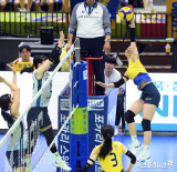 나현수 '파워풀한 공격'[포토]