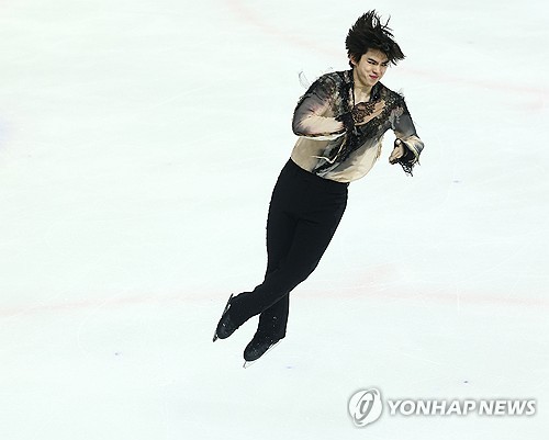 대한민국 피겨스케이팅 남자 싱글 간판 차준환(서울시청)은 4일 서울 목동아이스링크에서 열린 제80회 전국남녀 피겨 스케이팅 종합선수권대회 겸 국가대표 2차 선발전 남자 싱글 프리스케이팅에서 클린 점프를 해내며 기술점수(TES) 88.03점, 예술점수(PCS) 92.31점, 합계 180.34점을 기록했다. 차준환은 전날 쇼트프로그램에서 97.50점을 얻으면서 합계 277.84점을 기록해 종합선수권대회 10연패를 달성한 것은 물론이고 2026 밀라노·코르티나담페초 동계올림픽 참가도 확정 지었다. 연합뉴스