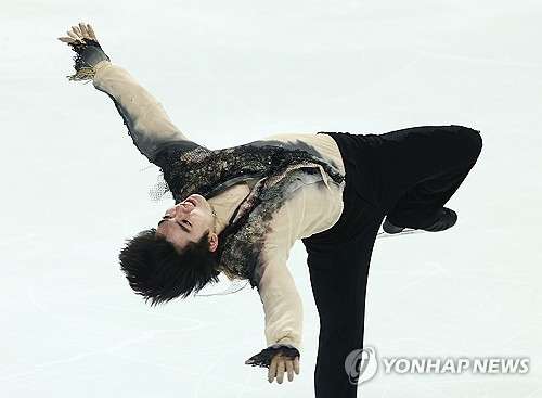 대한민국 피겨스케이팅 남자 싱글 간판 차준환(서울시청)은 4일 서울 목동아이스링크에서 열린 제80회 전국남녀 피겨 스케이팅 종합선수권대회 겸 국가대표 2차 선발전 남자 싱글 프리스케이팅에서 클린 점프를 해내며 기술점수(TES) 88.03점, 예술점수(PCS) 92.31점, 합계 180.34점을 기록했다. 차준환은 전날 쇼트프로그램에서 97.50점을 얻으면서 합계 277.84점을 기록해 종합선수권대회 10연패를 달성한 것은 물론이고 2026 밀라노·코르티나담페초 동계올림픽 참가도 확정 지었다. 연합뉴스