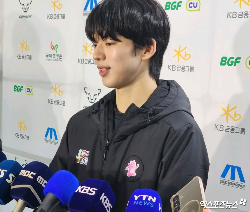 대한민국 피겨스케이팅 남자 싱글 간판 차준환(서울시청)은 4일 서울 목동아이스링크에서 열린 제80회 전국남녀 피겨 스케이팅 종합선수권대회 겸 국가대표 2차 선발전 남자 싱글 프리스케이팅에서 클린 점프를 해내며 기술점수(TES) 88.03점, 예술점수(PCS) 92.31점, 합계 180.34점을 기록했다. 차준환은 전날 쇼트프로그램에서 97.50점을 얻으면서 합계 277.84점을 기록해 종합선수권대회 10연패를 달성한 것은 물론이고 2026 밀라노·코르티나담페초 동계올림픽 참가도 확정 지었다. 목동, 권동환 기자