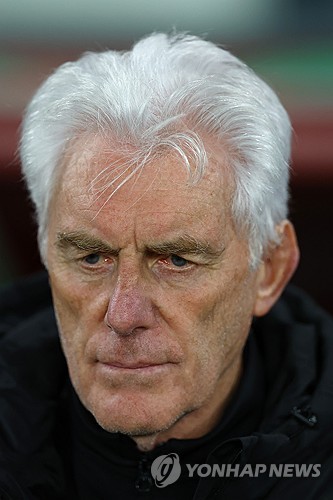 남아공은 5일(한국시간) 모로코 라바트에 있는 알 메디나 스타디움에서 열린 카메룬과의 2025 아프리카축구연맹(CAF) 네이션스컵 16강에서 1-2로 패해 탈락했다.   남아공은 1996년 자국 대회 우승 이후 30년 만에 왕좌에 도전했지만, 5회 우승국 카메룬에 덜미를 잡혔다. 연합뉴스