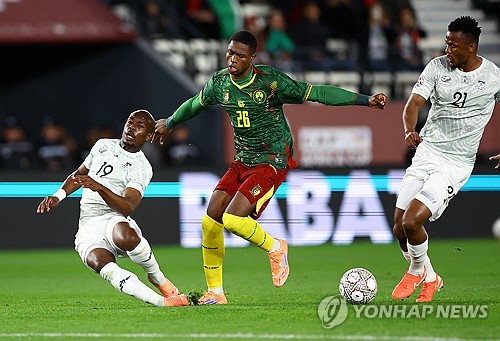 남아공은 5일(한국시간) 모로코 라바트에 있는 알 메디나 스타디움에서 열린 카메룬과의 2025 아프리카축구연맹(CAF) 네이션스컵 16강에서 1-2로 패해 탈락했다.   남아공은 1996년 자국 대회 우승 이후 30년 만에 왕좌에 도전했지만, 5회 우승국 카메룬에 덜미를 잡혔다. 연합뉴스