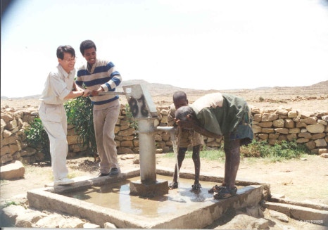 1993년 유니세프 에티오피아 사업 현장을 방문한 안성기 친선대사